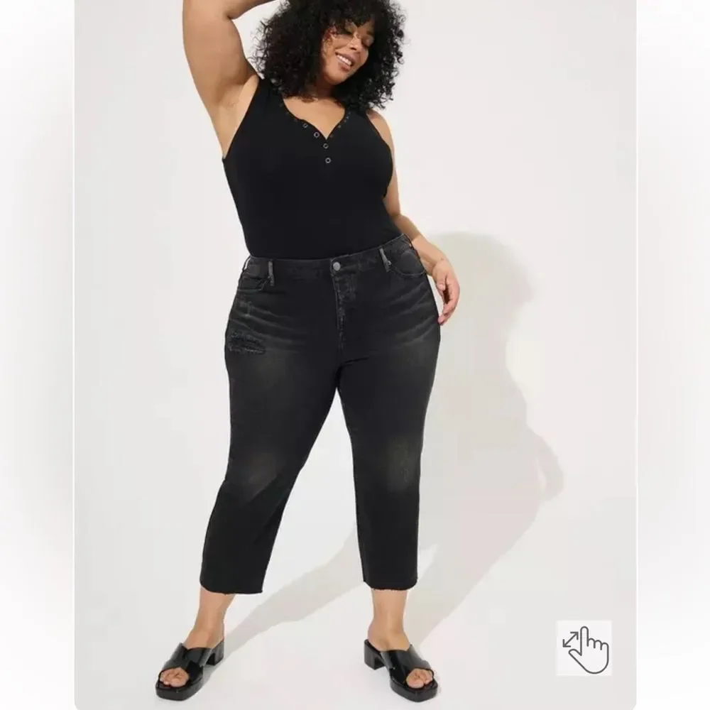 Torrid Crop Boyfriendnd Dark Wash Distressed Classic Denim Women’s Size 26